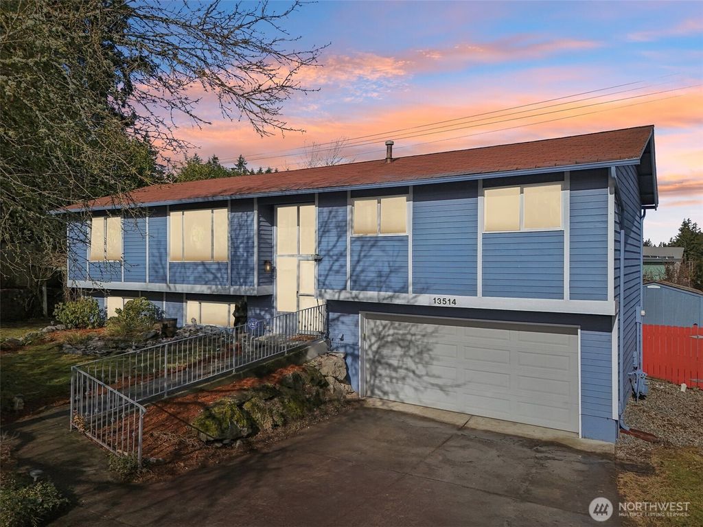 Photo of 13514 NE 70th Street, Redmond, WA 98052 (MLS # 2334840)