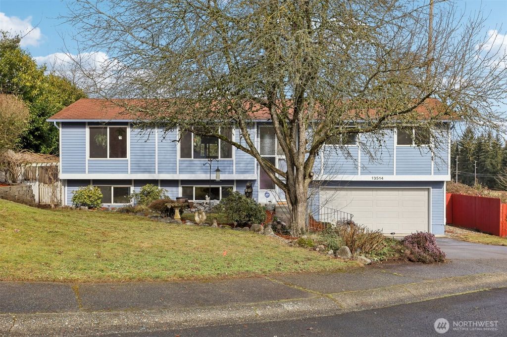 Photo of 13514 NE 70th Street, Redmond, WA 98052 (MLS # 2334840)