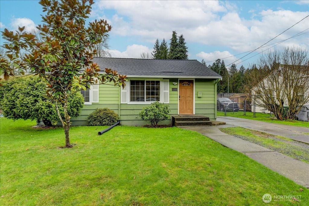 Photo of 3533 SE 6th ST St, Renton, WA 98058 (MLS # 2455893)