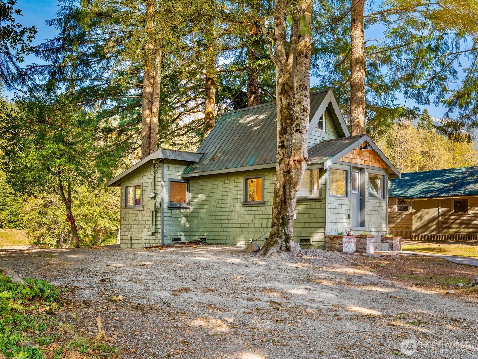 520 Railroad Avenue E