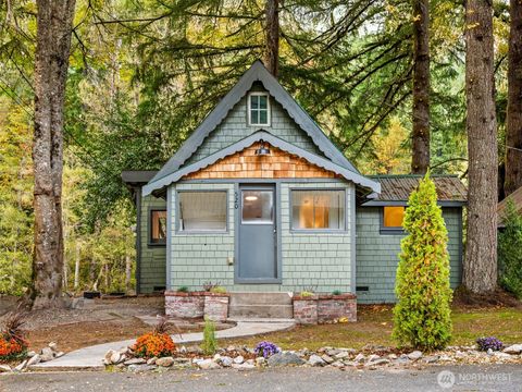 Photo of 520 Railroad Avenue E, Skykomish, WA 98288 (MLS # 2443009)