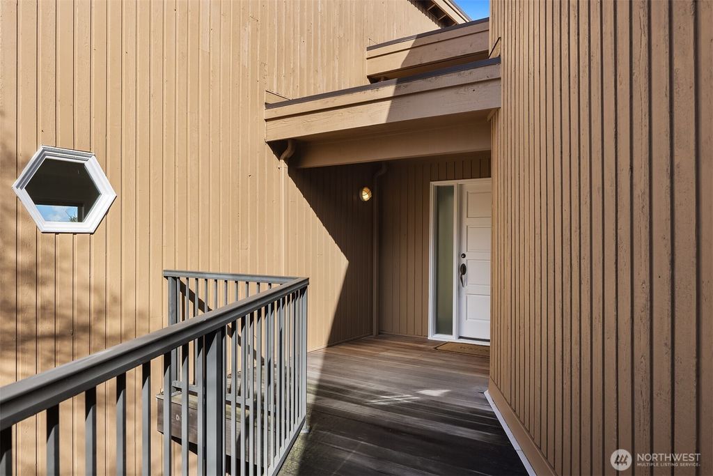 Photo of 13800 SE 43rd Street, Bellevue, WA 98006 (MLS # 2340948)