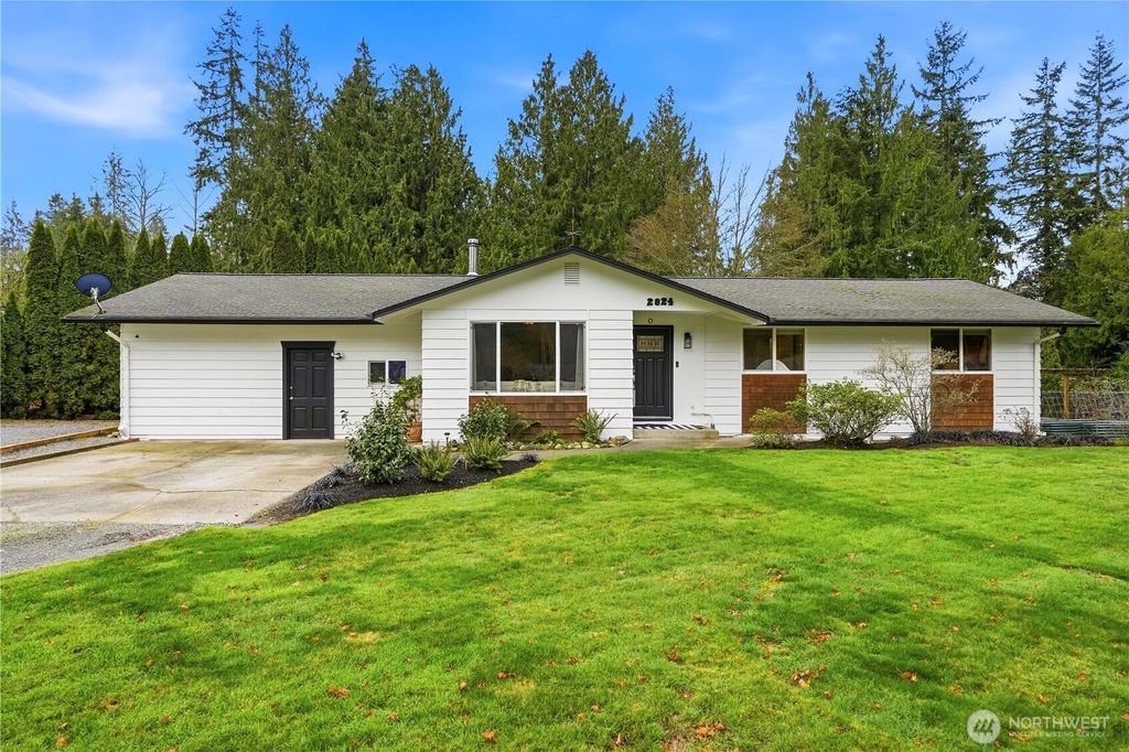 Photo of 2824 95th Drive SE, Lake Stevens, WA 98258 (MLS # 2483462)