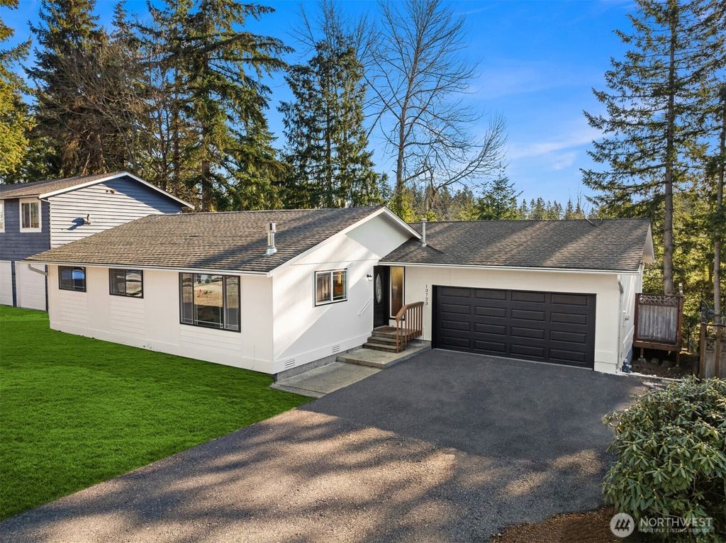 Photo of 13723 SE 173rd Place, Renton, WA 98058 (MLS # 2332631)
