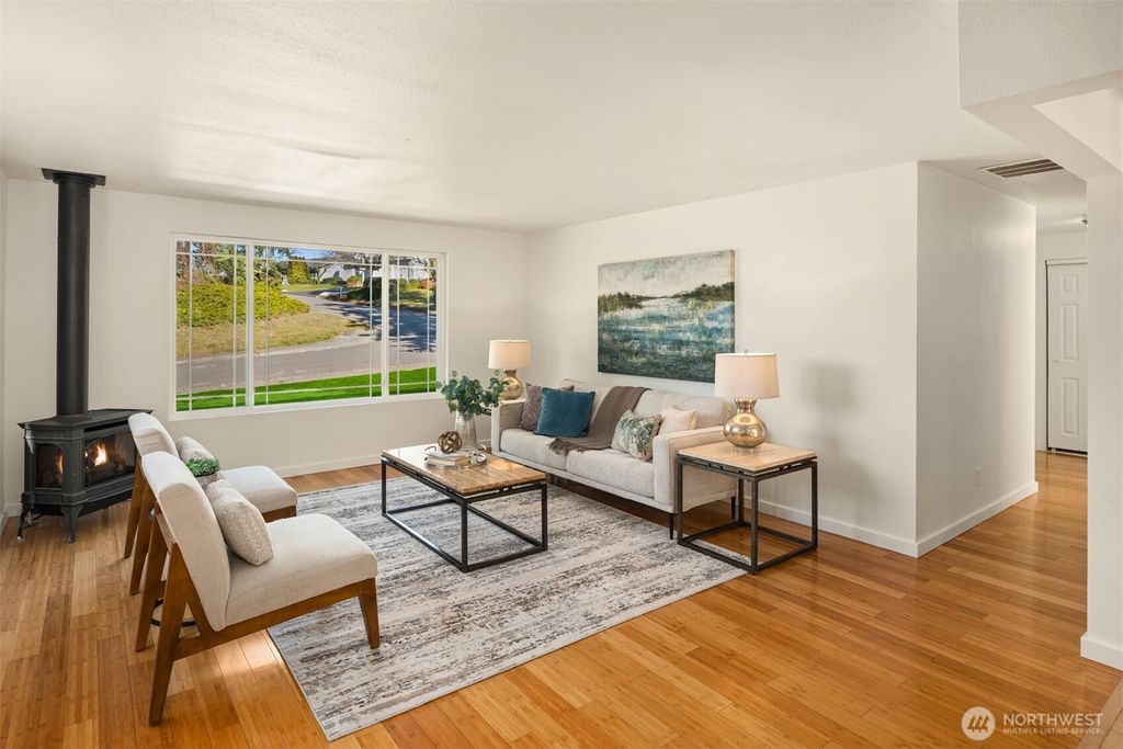 Photo of 13723 SE 173rd Place, Renton, WA 98058 (MLS # 2332631)