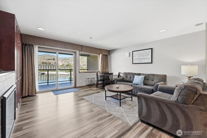 322 W Woodin Avenue 642