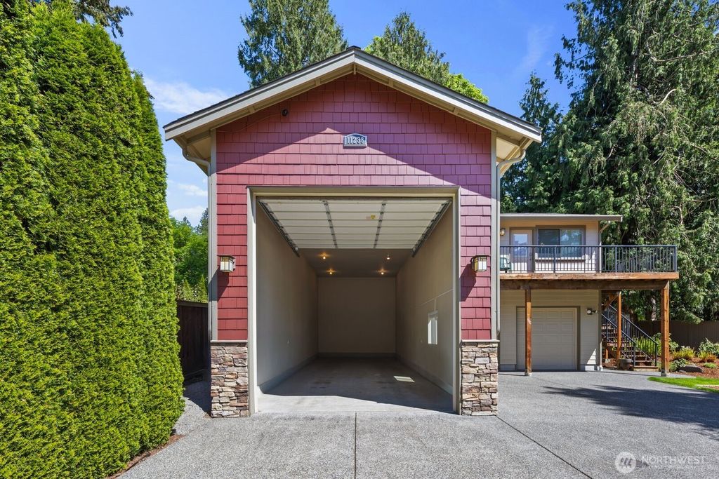Photo of 11236 108th Ave Ne AVE, Kirkland, WA 98033 (MLS # 2519317)