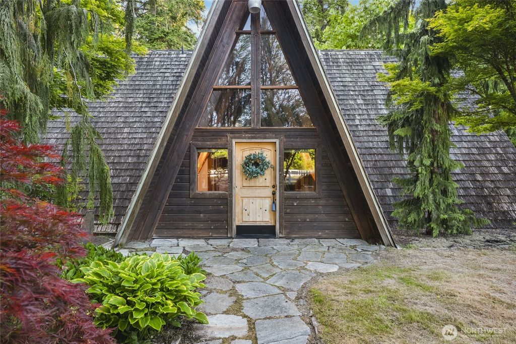 Photo of 5617 236th Avenue NE, Redmond, WA 98053 (MLS # 2381191)