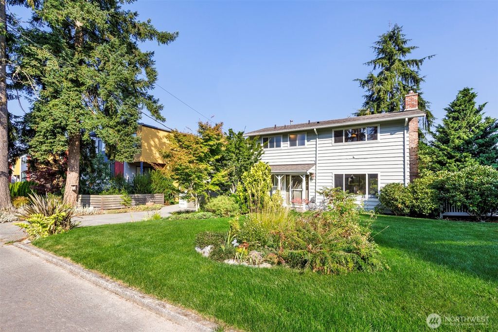 Photo of 12832 NE 84th Street, Kirkland, WA 98033 (MLS # 2436455)