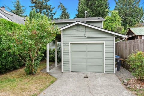 Photo of 811 NE 57th Street, Seattle, WA 98105 (MLS # 2583245)