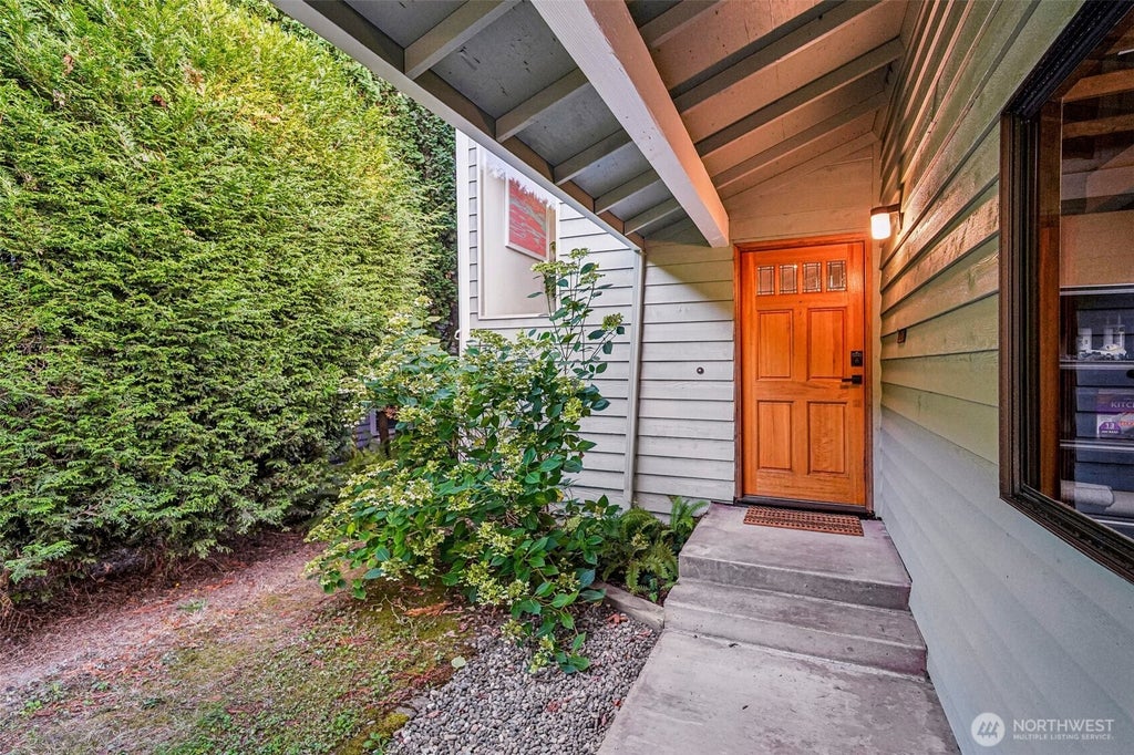 Photo of 811 NE 57th Street, Seattle, WA 98105 (MLS # 2583245)