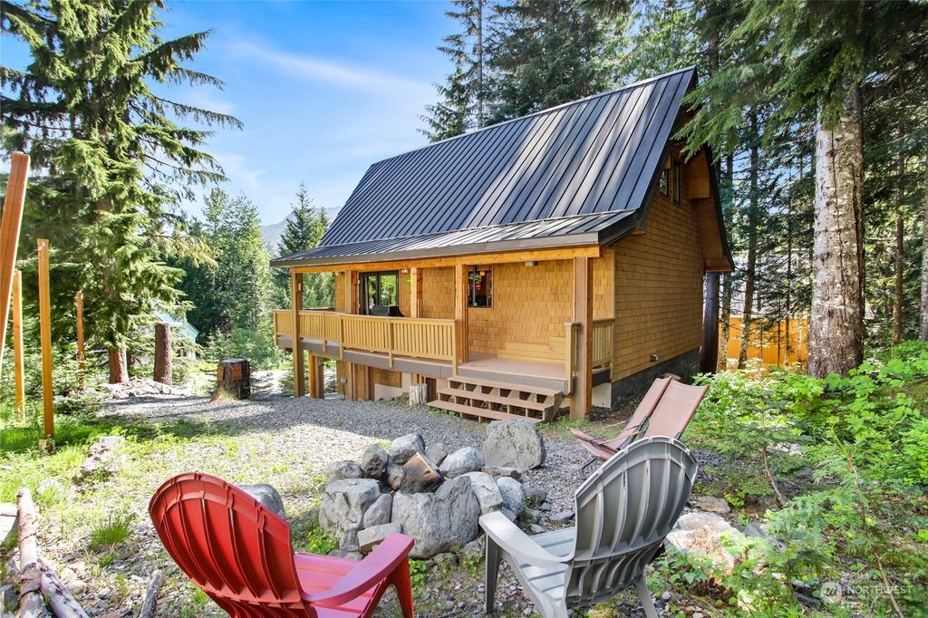 Photo of 310 Snoqualmie Drive, Snoqualmie Pass, WA 98068 (MLS # 2250946)