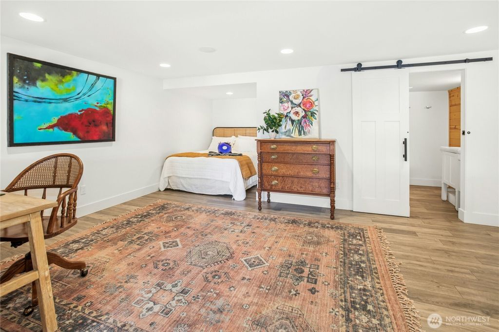 listing image 9364180583409848405