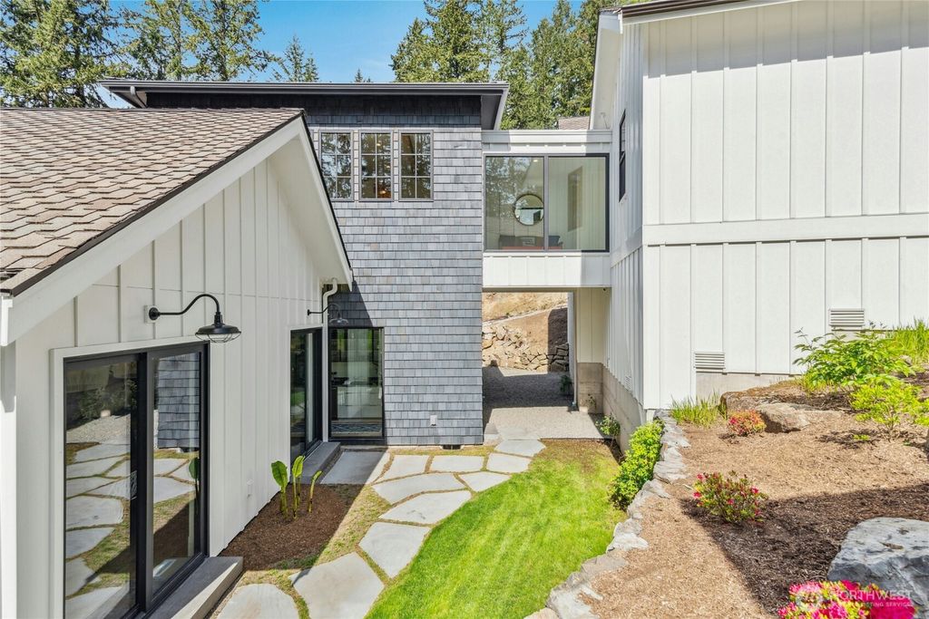 listing image 9365348091193687559