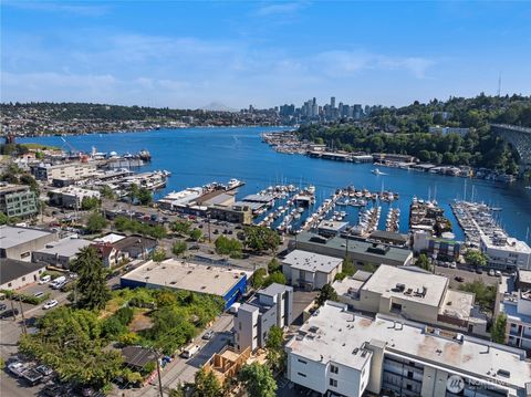3425 Albion Place N Seattle WA 98103