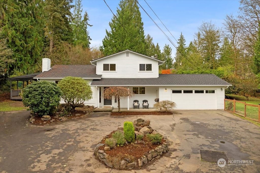 Photo of 15702 Larch Way, Lynnwood, WA 98087 (MLS # 2310635)