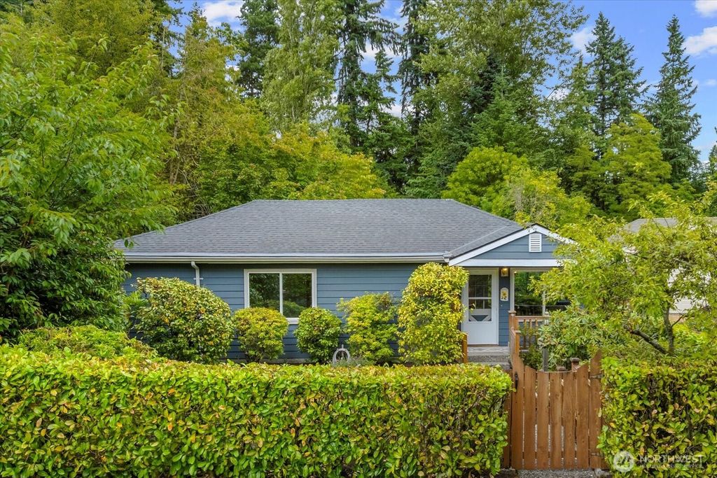 Photo of 16364 28th Pl NE Pl, Shoreline, WA 98155 (MLS # 2397453)