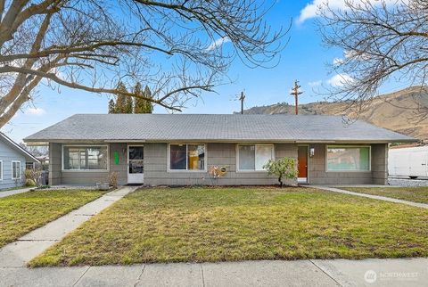 Photo of 1261 & 1263 Montana Street, Wenatchee, WA 98801 (MLS # 2479509)