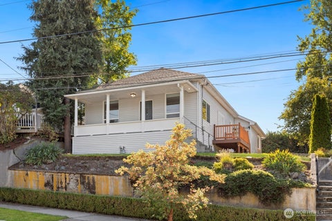 Photo of 5563 Kenwood Place N, Seattle, WA 98103 (MLS # 2579422)