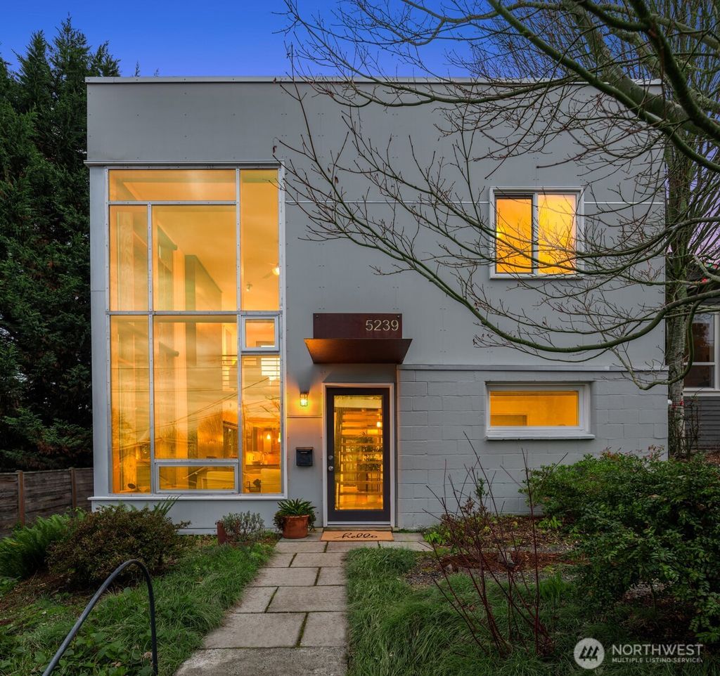 Photo of 5239 S Pearl Street, Seattle, WA 98118 (MLS # 2472378)