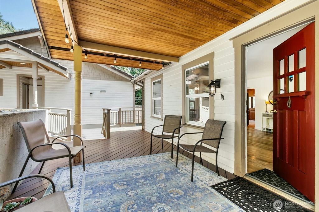 Photo of 18901 61 Avenue NE, Kenmore, WA 98028 (MLS # 2457734)