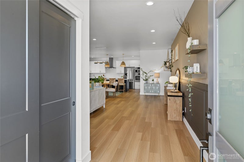 101 E Chinook Road