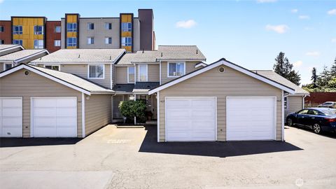 Photo of 1405 S 308th Lane, Federal Way, WA 98003 (MLS # 2532824)