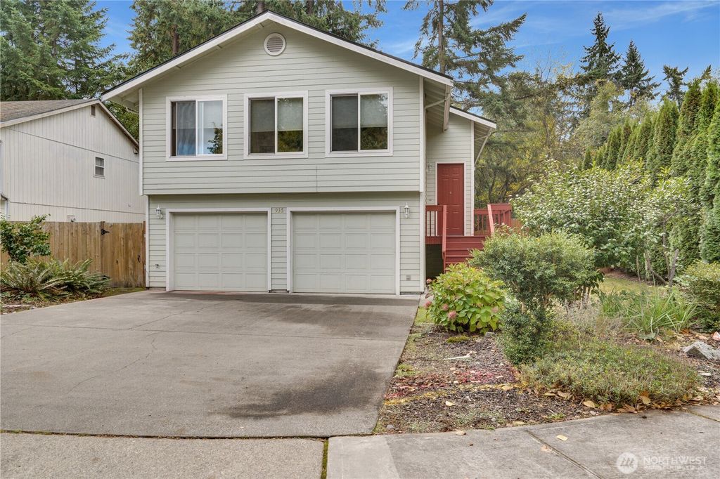 Photo of 935 SW 319th Pl Pl, Federal Way, WA 98023 (MLS # 2446516)