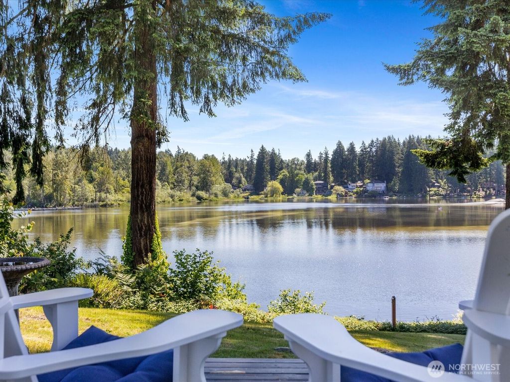 Photo of 17420 185th Avenue NE, Woodinville, WA 98072 (MLS # 2385733)