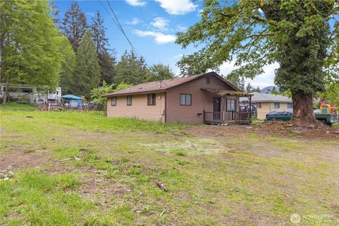 Photo of 11435 163rd Avenue SE, Renton, WA 98059 (MLS # 2529617)