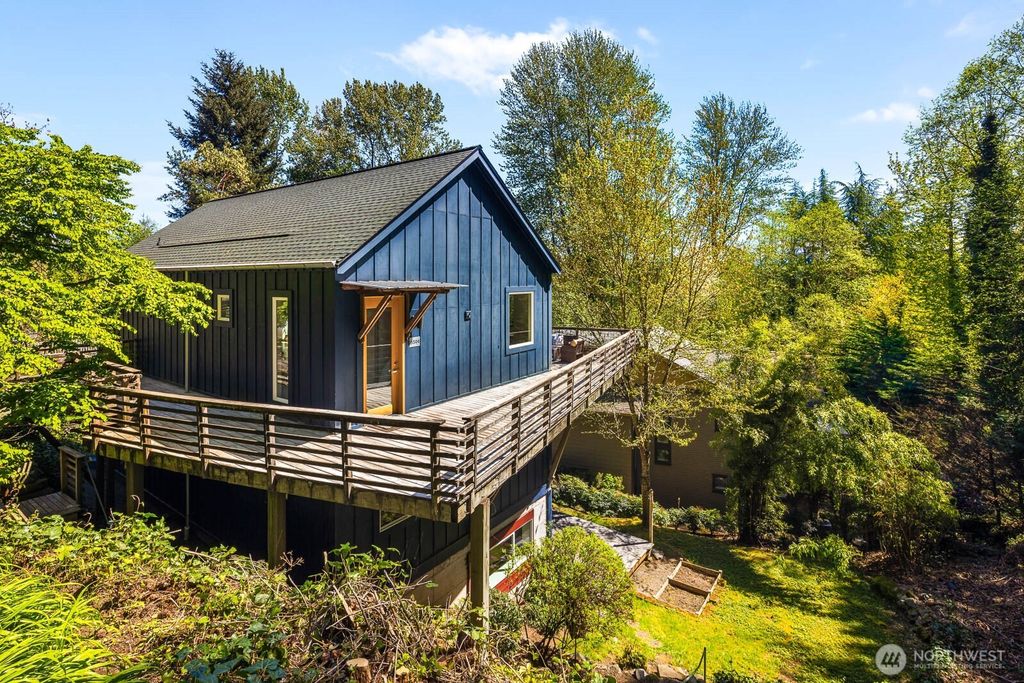 Photo of 15504 SE 18th Street, Bellevue, WA 98007 (MLS # 2527020)