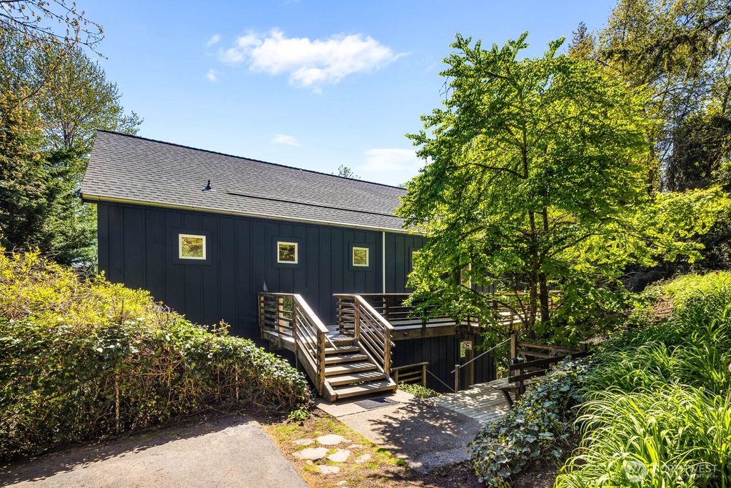 Photo of 15504 SE 18th Street, Bellevue, WA 98007 (MLS # 2527020)