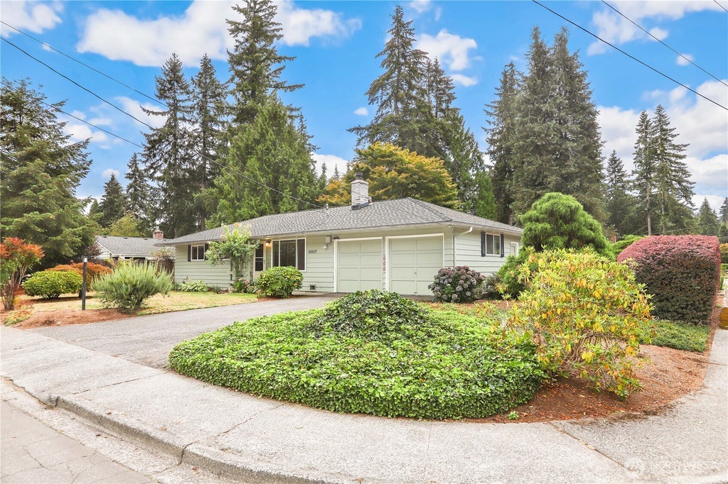 Photo of 10507 NE 143rd Place, Kirkland, WA 98034 (MLS # 2570437)