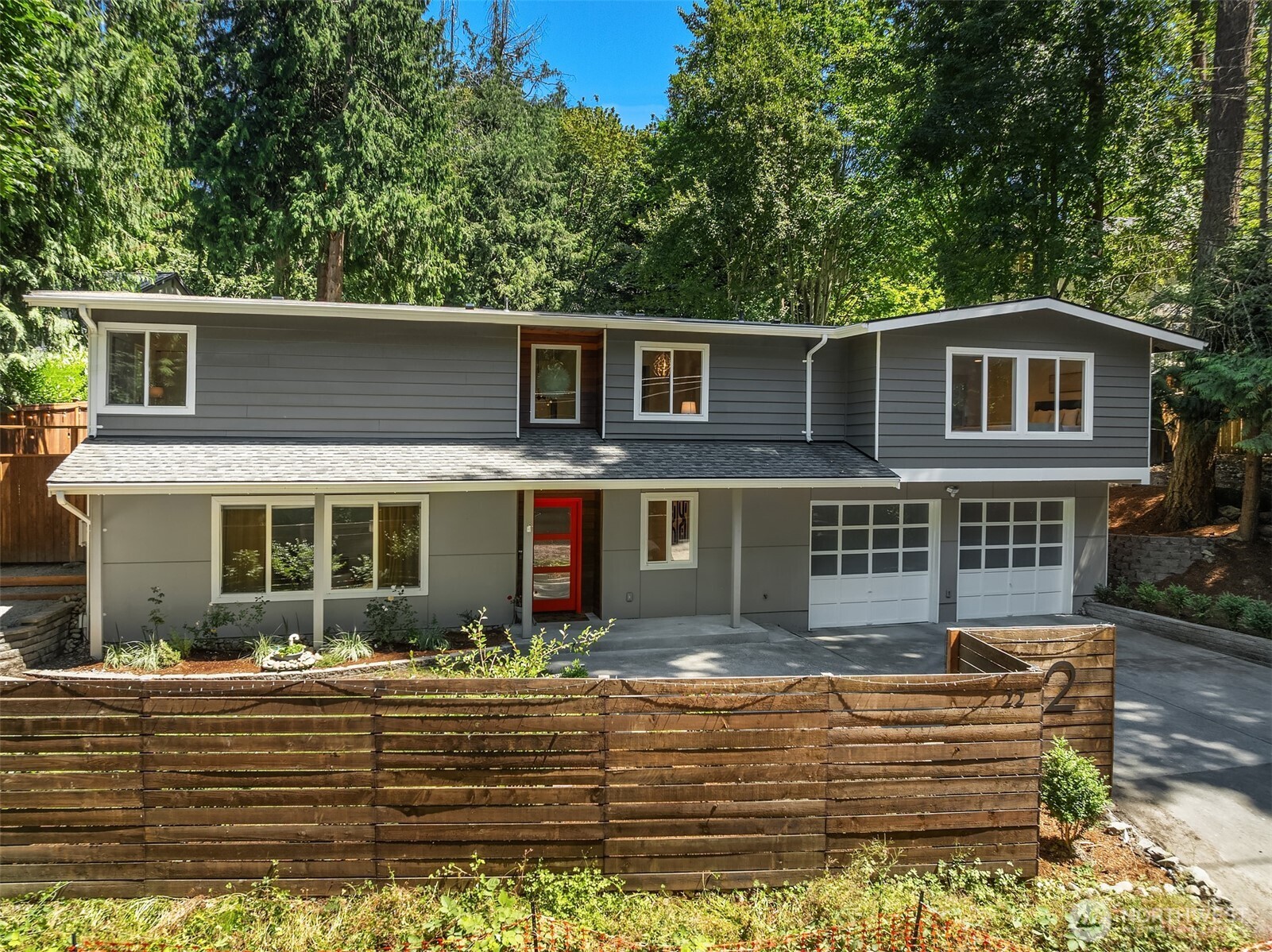 22 Louis Thompson Road SE