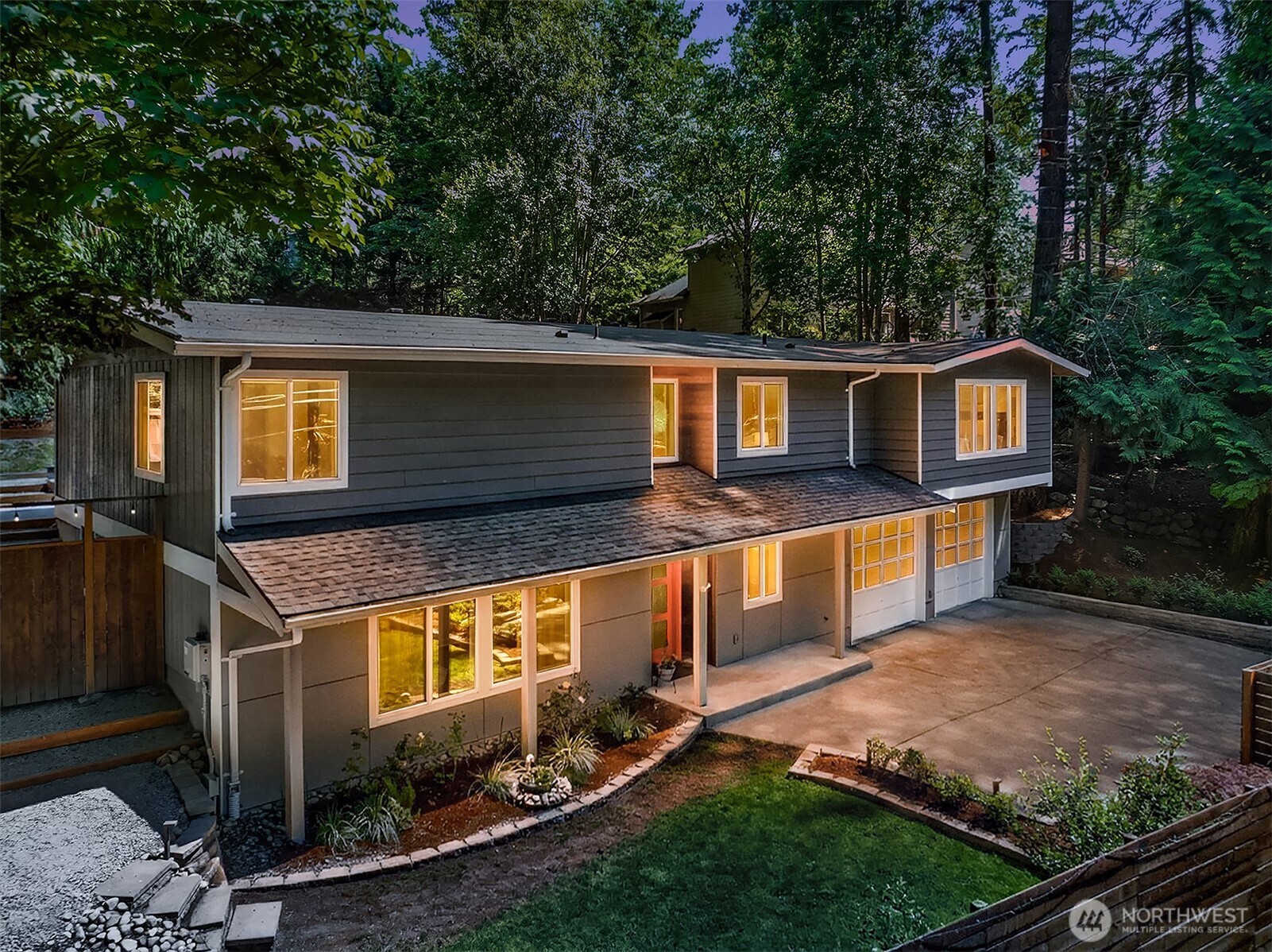 22 Louis Thompson Road SE