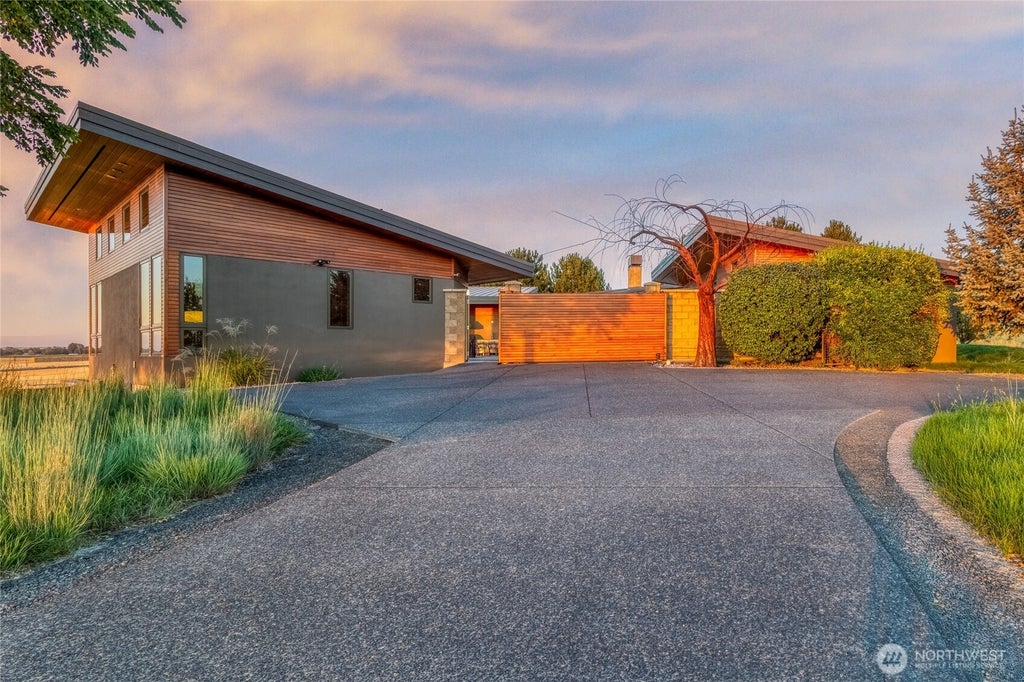 Photo of 2339 Palisades Lane, Walla Walla, WA 99362 (MLS # 2568927)