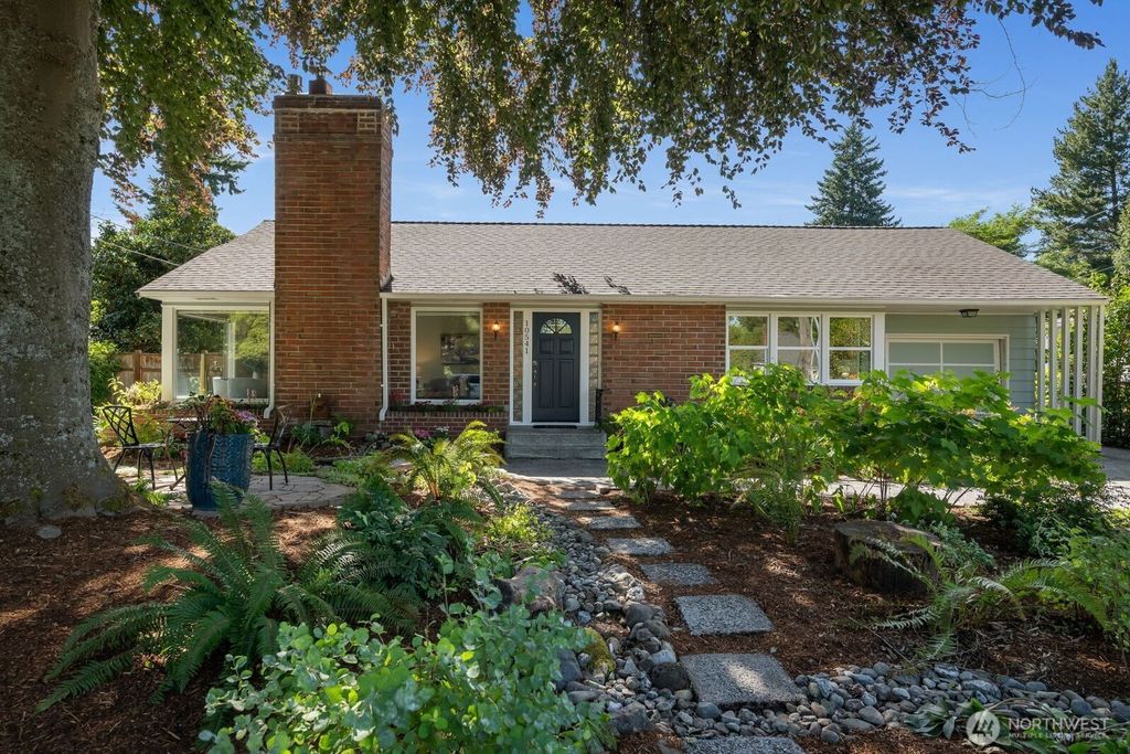 Photo of 10541 20th Avenue NE, Seattle, WA 98125 (MLS # 2403499)