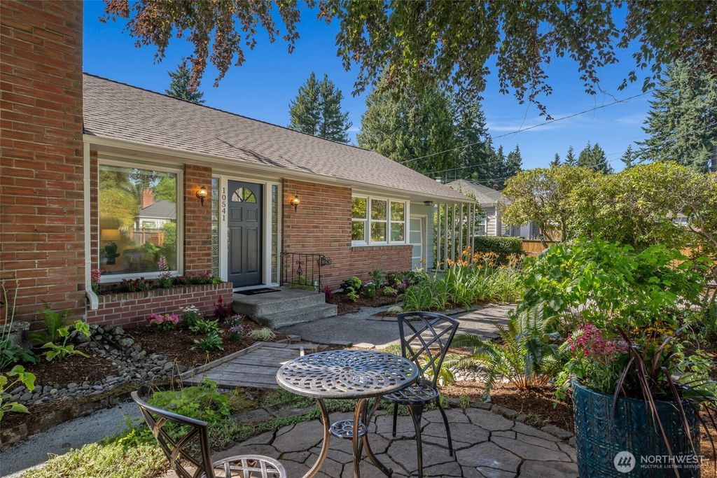 Photo of 10541 20th Avenue NE, Seattle, WA 98125 (MLS # 2403499)
