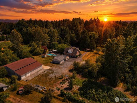Photo of 811 121st ST E, Tacoma, WA 98445 (MLS # 2562353)