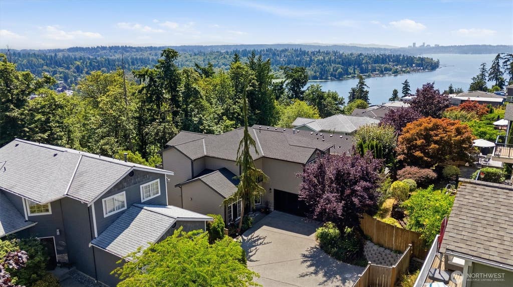Photo of 12036 89th Place NE, Kirkland, WA 98034 (MLS # 2556326)