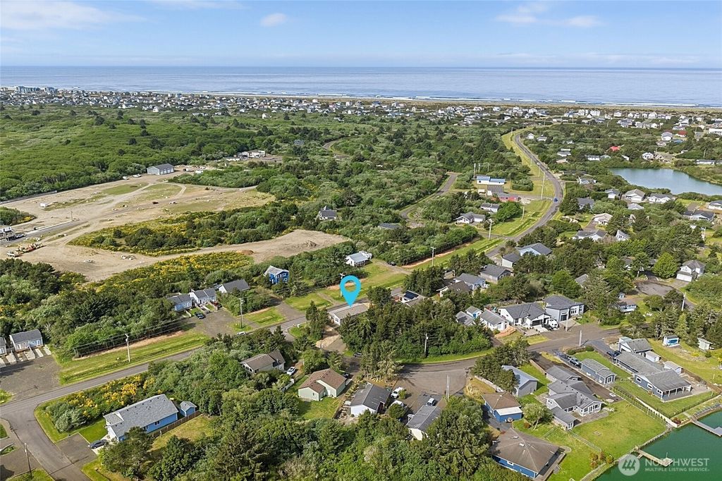 Photo of 300 Marine View Drive SW, Ocean Shores, WA 98569 (MLS # 2521634)