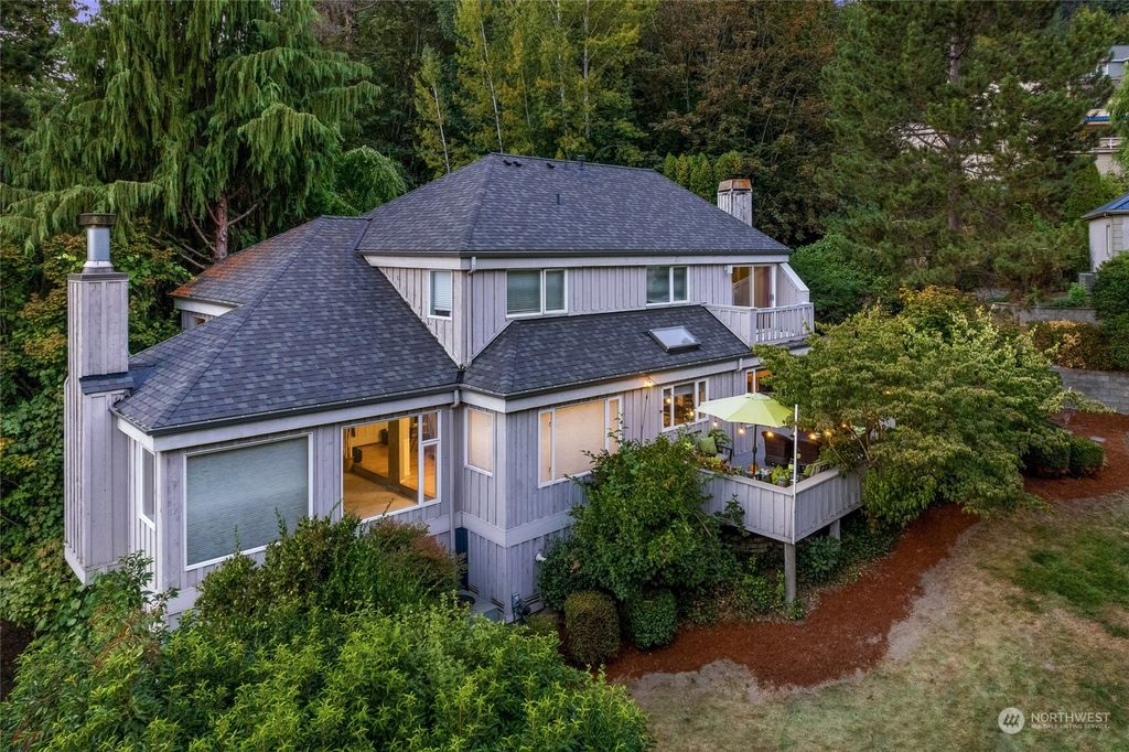 Photo of 6223 NE 137th Street, Kirkland, WA 98034 (MLS # 2010995)