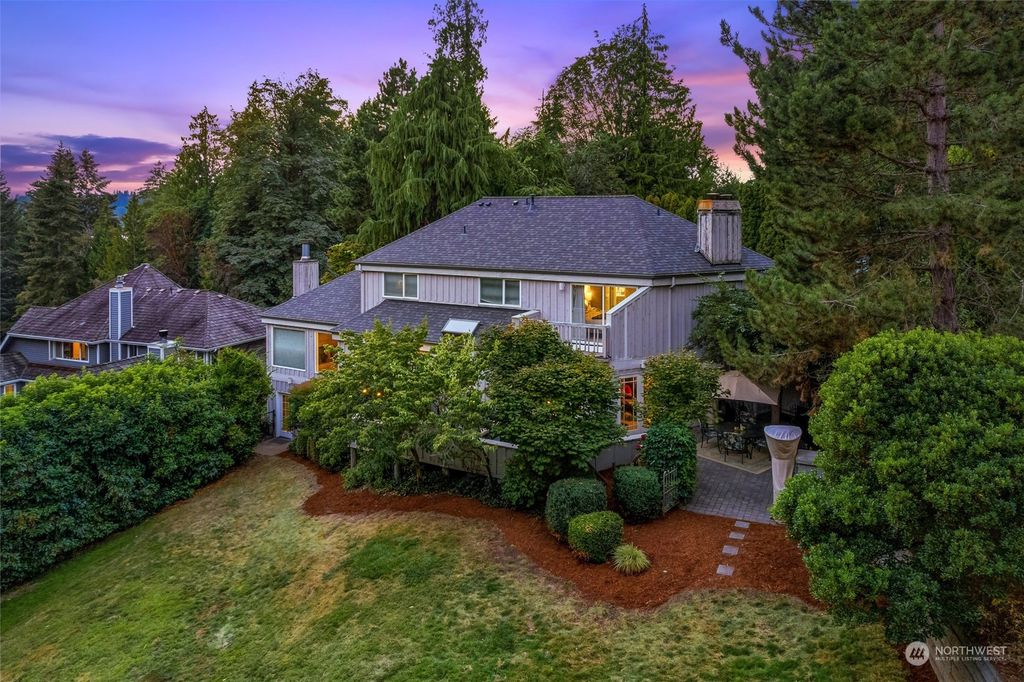 Photo of 6223 NE 137th Street, Kirkland, WA 98034 (MLS # 2010995)