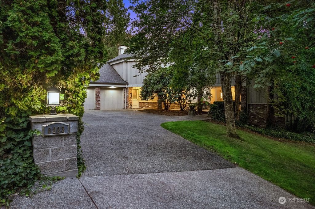 Photo of 6223 NE 137th Street, Kirkland, WA 98034 (MLS # 2010995)