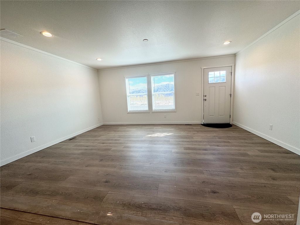 Photo of 412 SW Thunderbird Way, Mattawa, WA 99349 (MLS # 2500615)