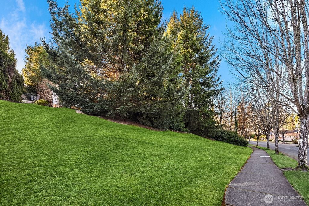 Photo of 184 XX NW Montreux Drive, Issaquah, WA 98027 (MLS # 2335836)
