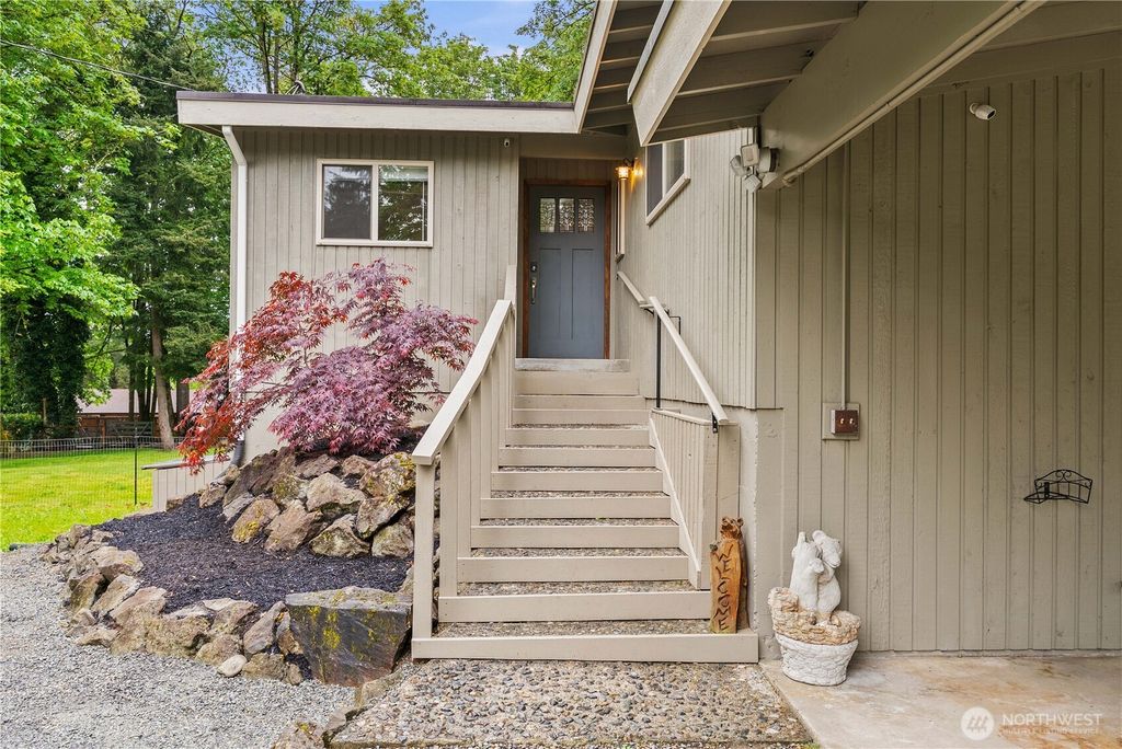 Photo of 17022 190th Avenue E, Renton, WA 98058 (MLS # 2523362)