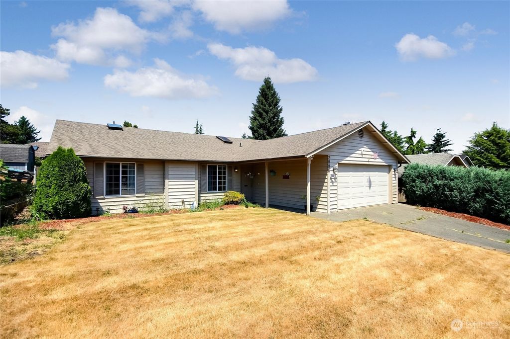 Photo of 2006 SW 325th Place, Federal Way, WA 98023 (MLS # 2134286)