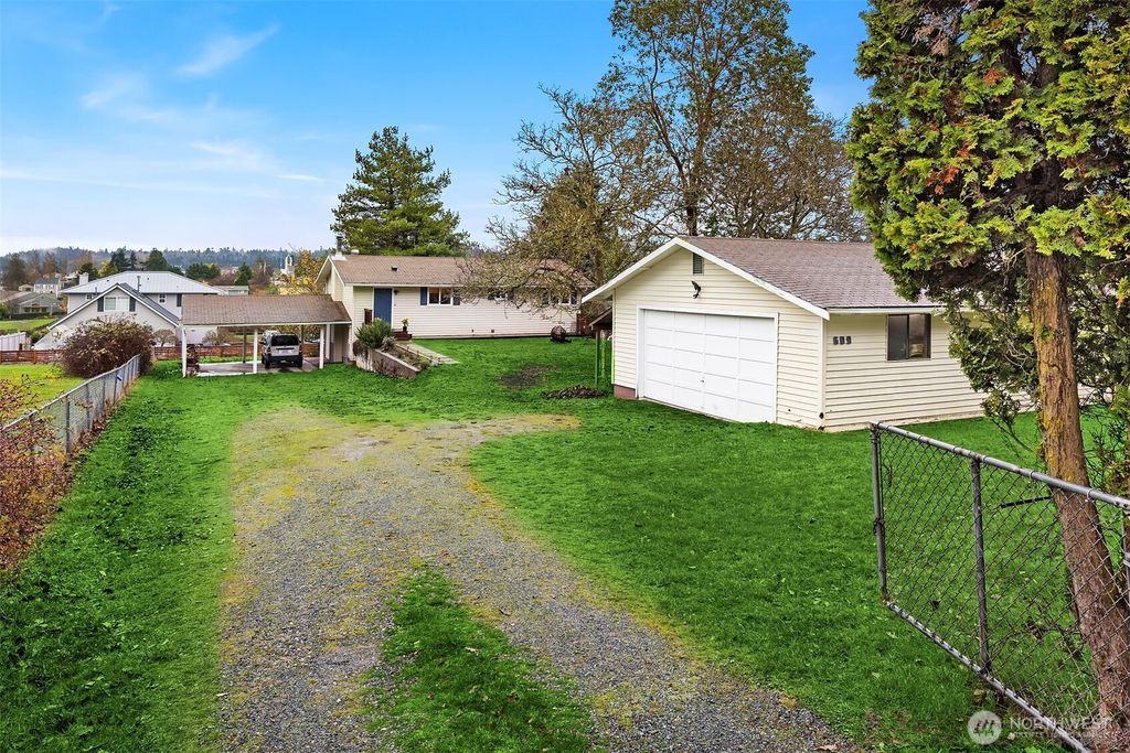 Photo of 609 NW Broadway Street, Coupeville, WA 98239 (MLS # 2459676)