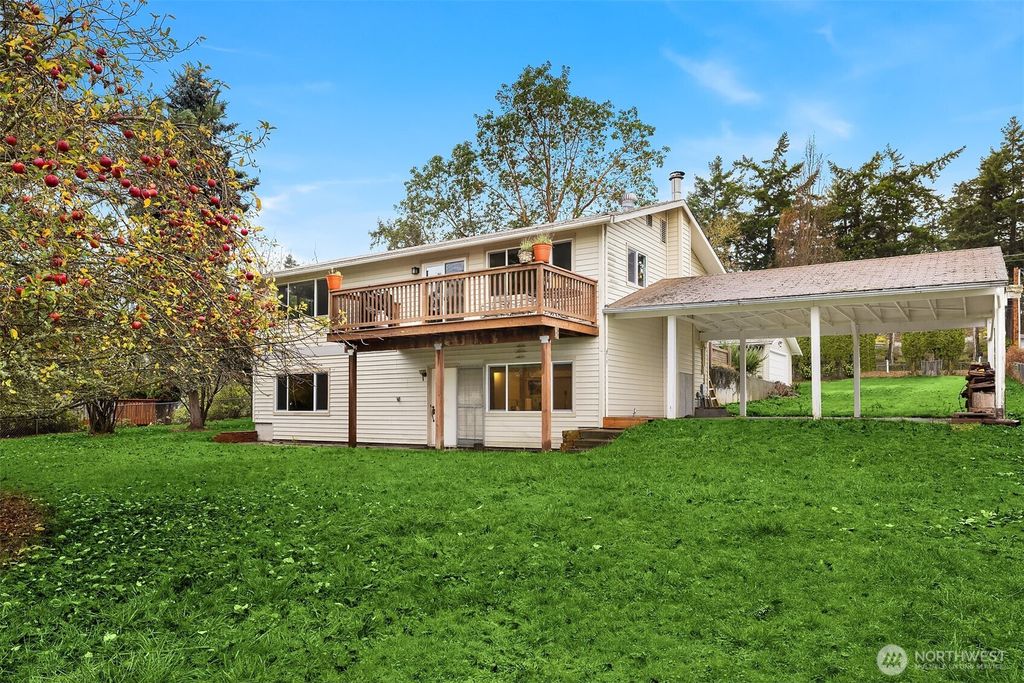 Photo of 609 NW Broadway Street, Coupeville, WA 98239 (MLS # 2459676)